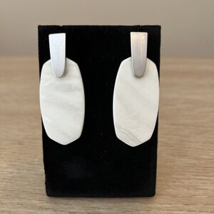 Kendra Scott Aragon Drop Earrings In White With Silver‎ Tone
